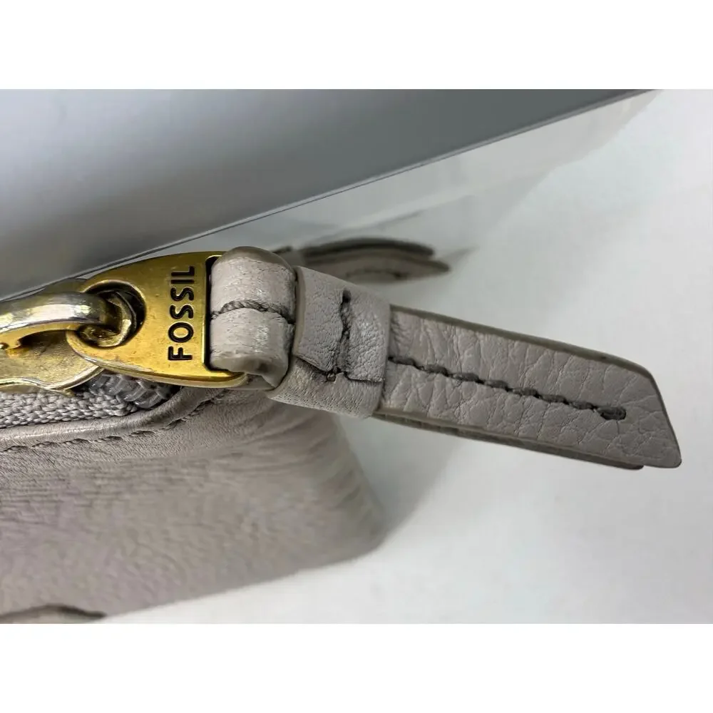 Fossil Light Gray Leather Zip Wallet Clutch 7.5 x 4.5
